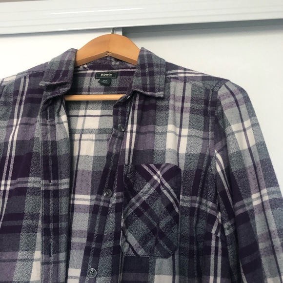 Roots Plaid - Picture 2 of 3